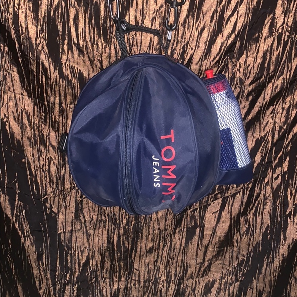 Old school tommy jeans basketball/soccer bag
